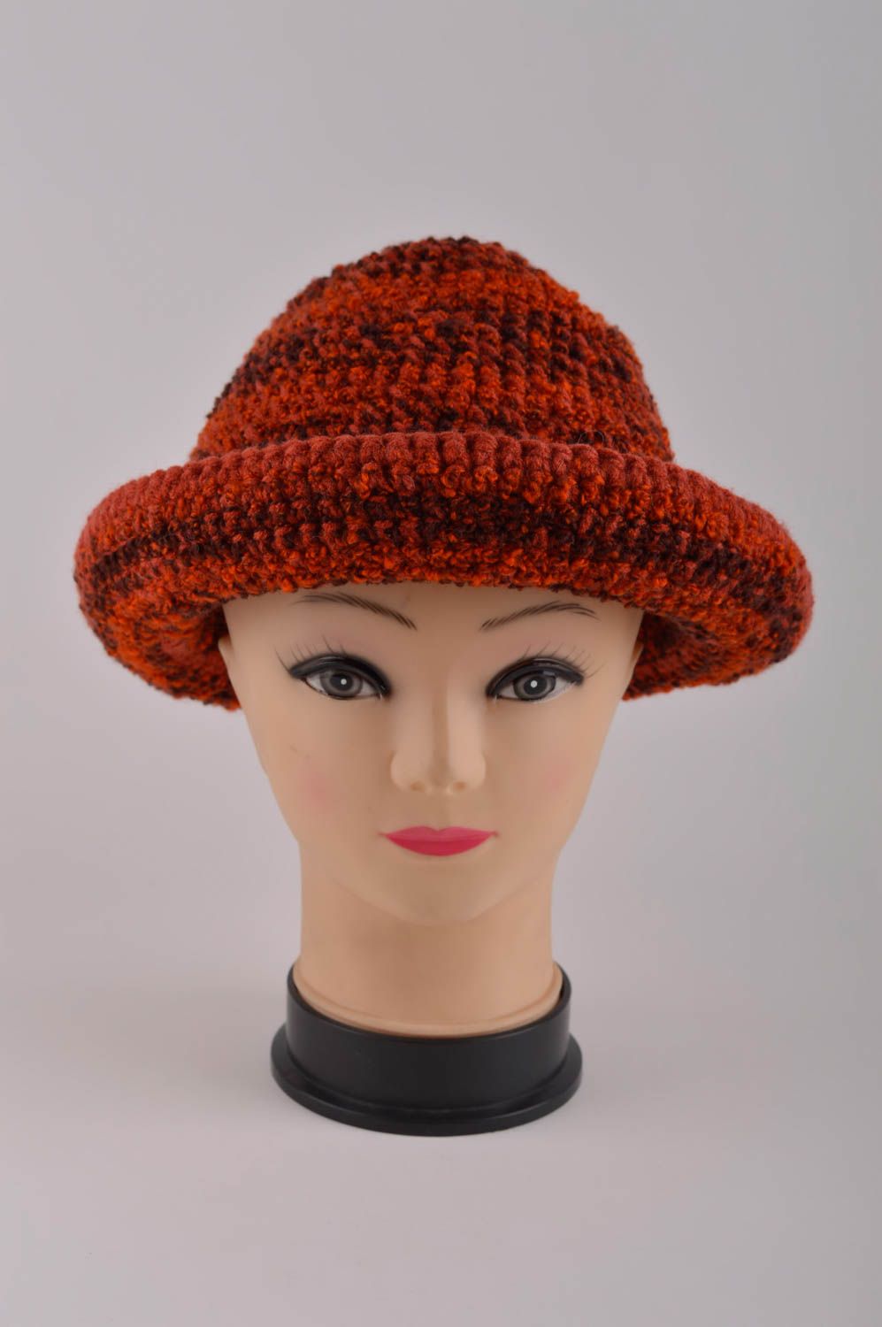 Handmade gehäkelter Hut Damen Accessoire modischer Hut aus Boucle schön foto 3