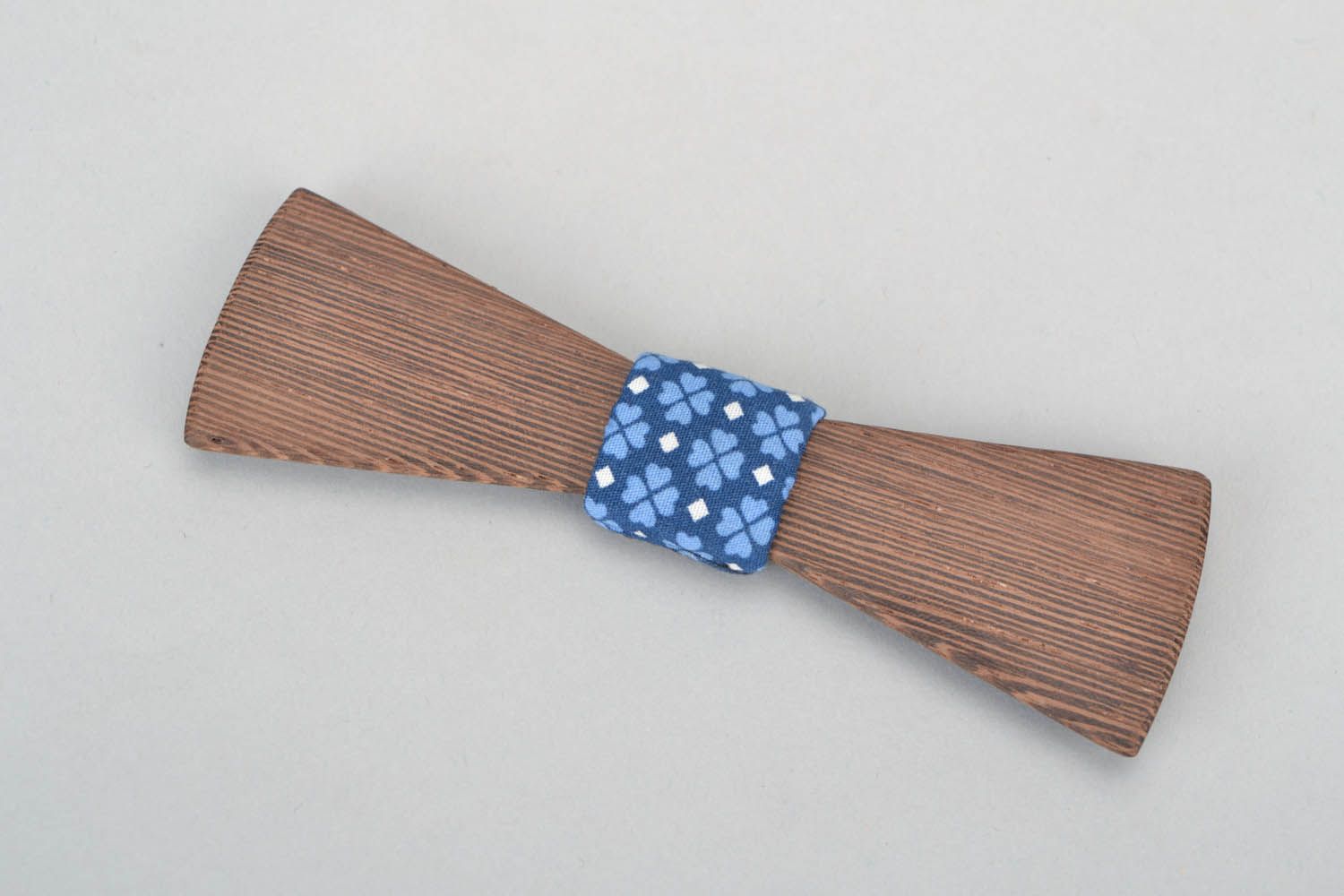 Bow tie with elastic band photo 2