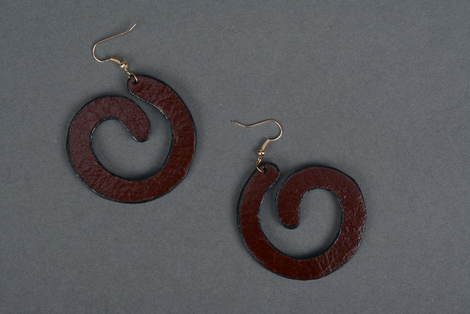 Leather earrings in the shape of spiral photo 3