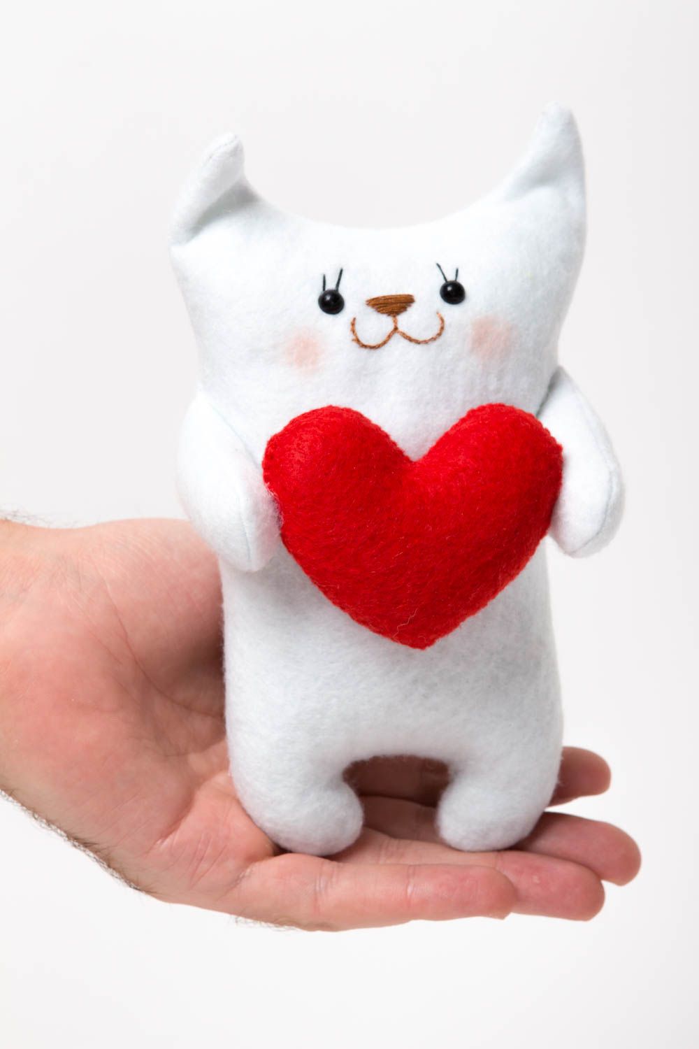 Peluche chat blanc avec coeur Jouet fait main en feutre Cadeau original photo 5