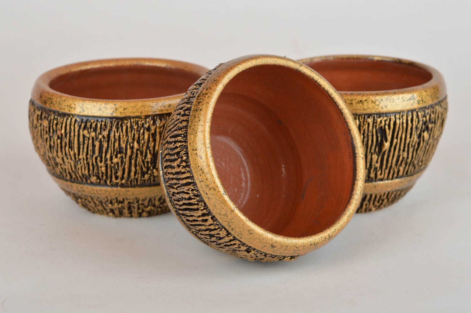 Goldenfarbige tiefe Schüsseln aus Ton für Sahne und Marmelade 3 Stück handmade foto 2