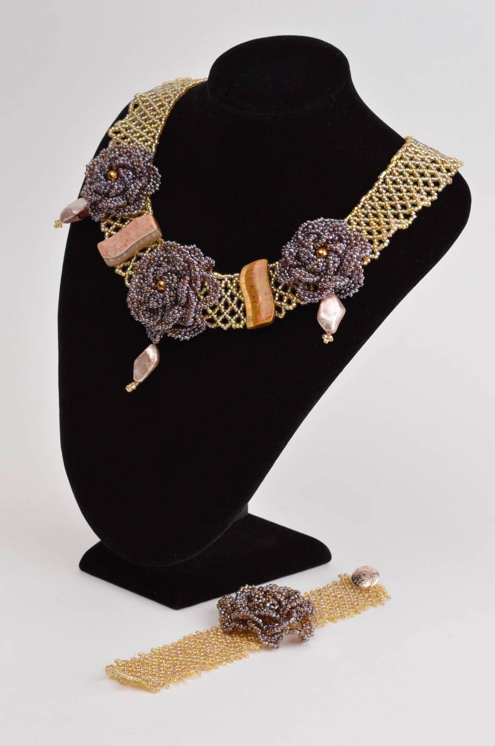 Conjunto de bisutería hecho a mano pulsera original collar artesanal con flores foto 1