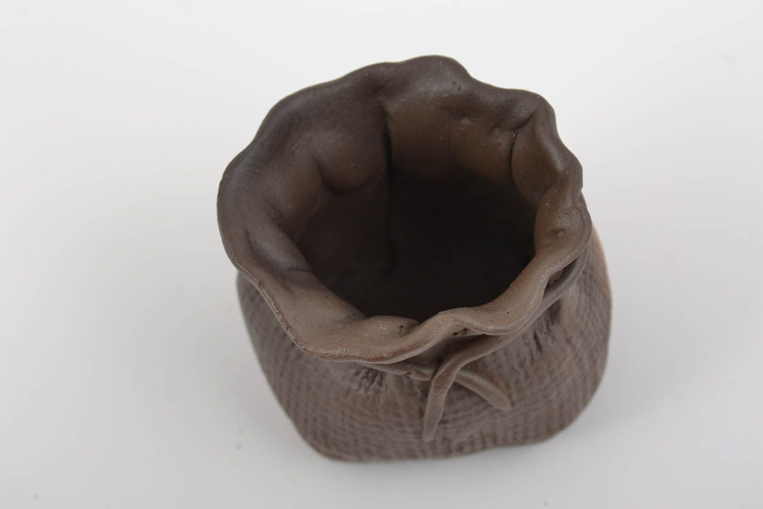 Salière en céramique noire enfumée faite main en forme de sac pour cuisine 75 g photo 3