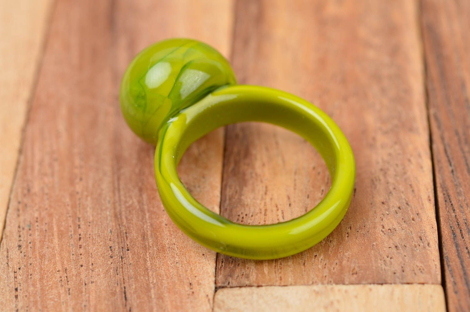 Кольцо ручной работы изделие из стекла зеленое украшение ручной работы фото 4
