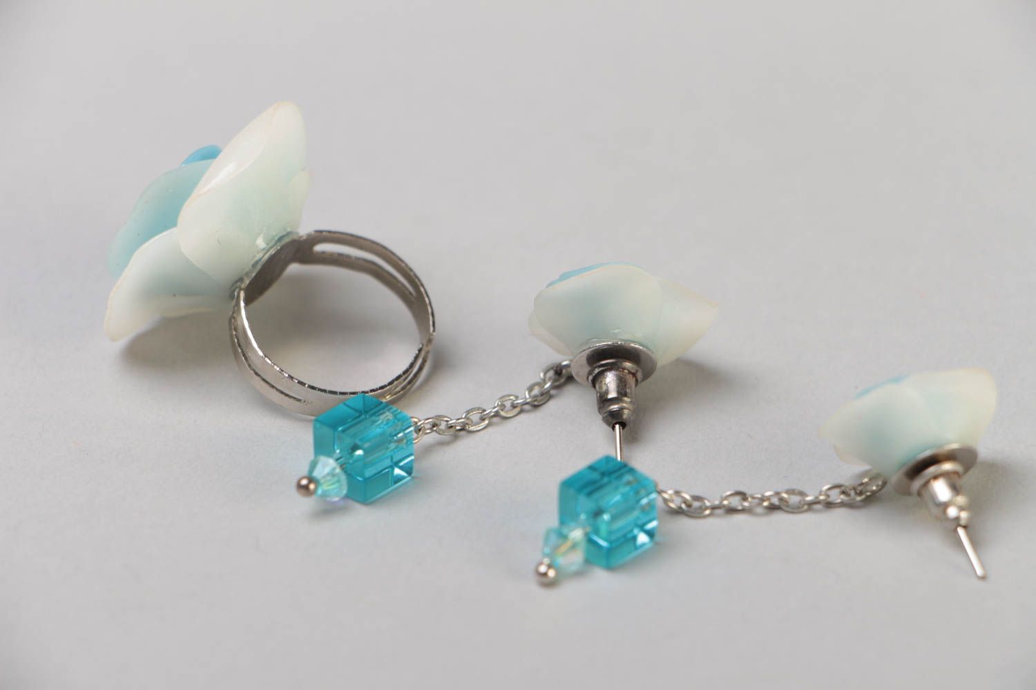Schmuckset aus Polymer Ton Ohrringe und Ring mit blauen Blumen handmade  foto 4