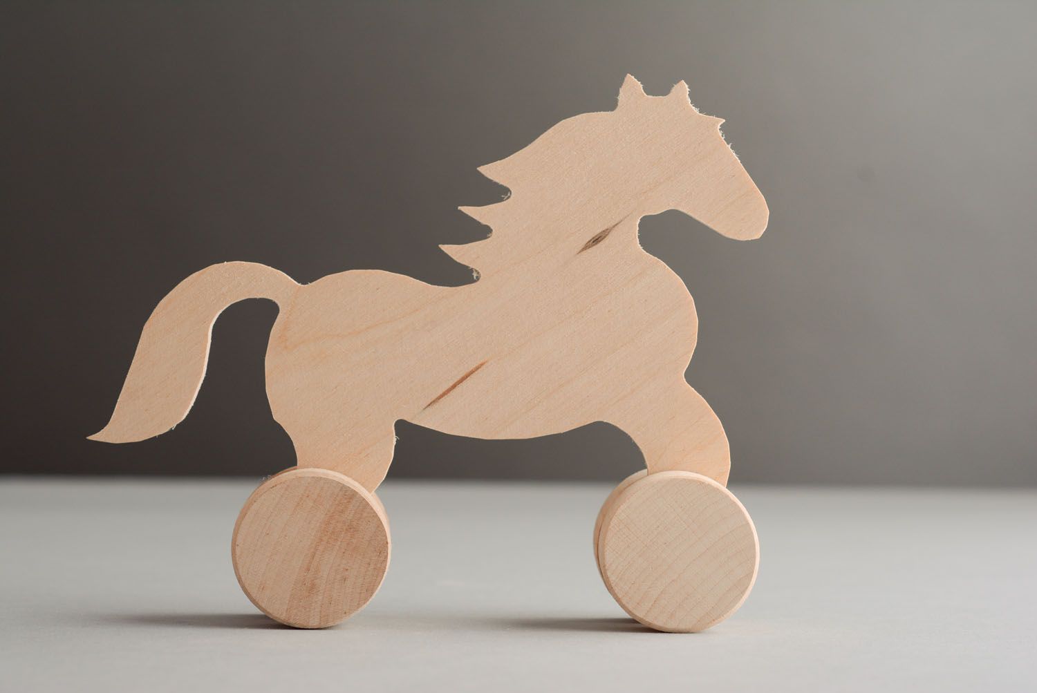 Оригинальная игрушка из дерева на колесиках Лошадь фото 1