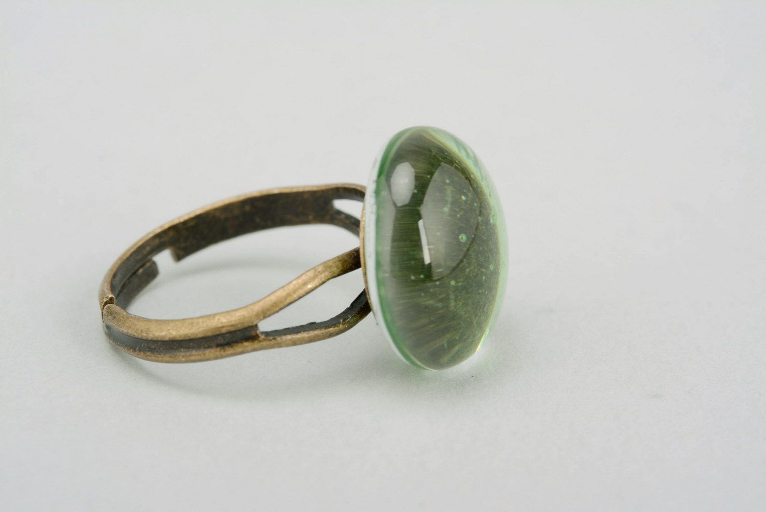 Кольцо со стеклянным элементом зеленое фото 1