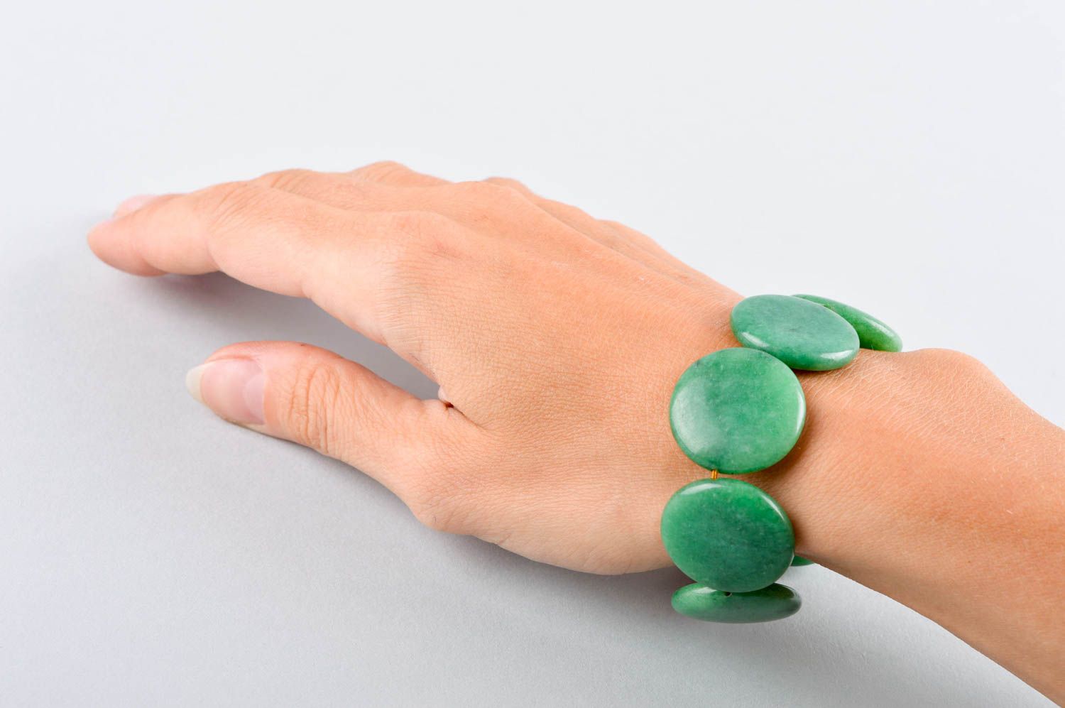 Armband mit Steinen handgefertigt Armschmuck Damen stilvoll Stein Schmuck grün foto 5