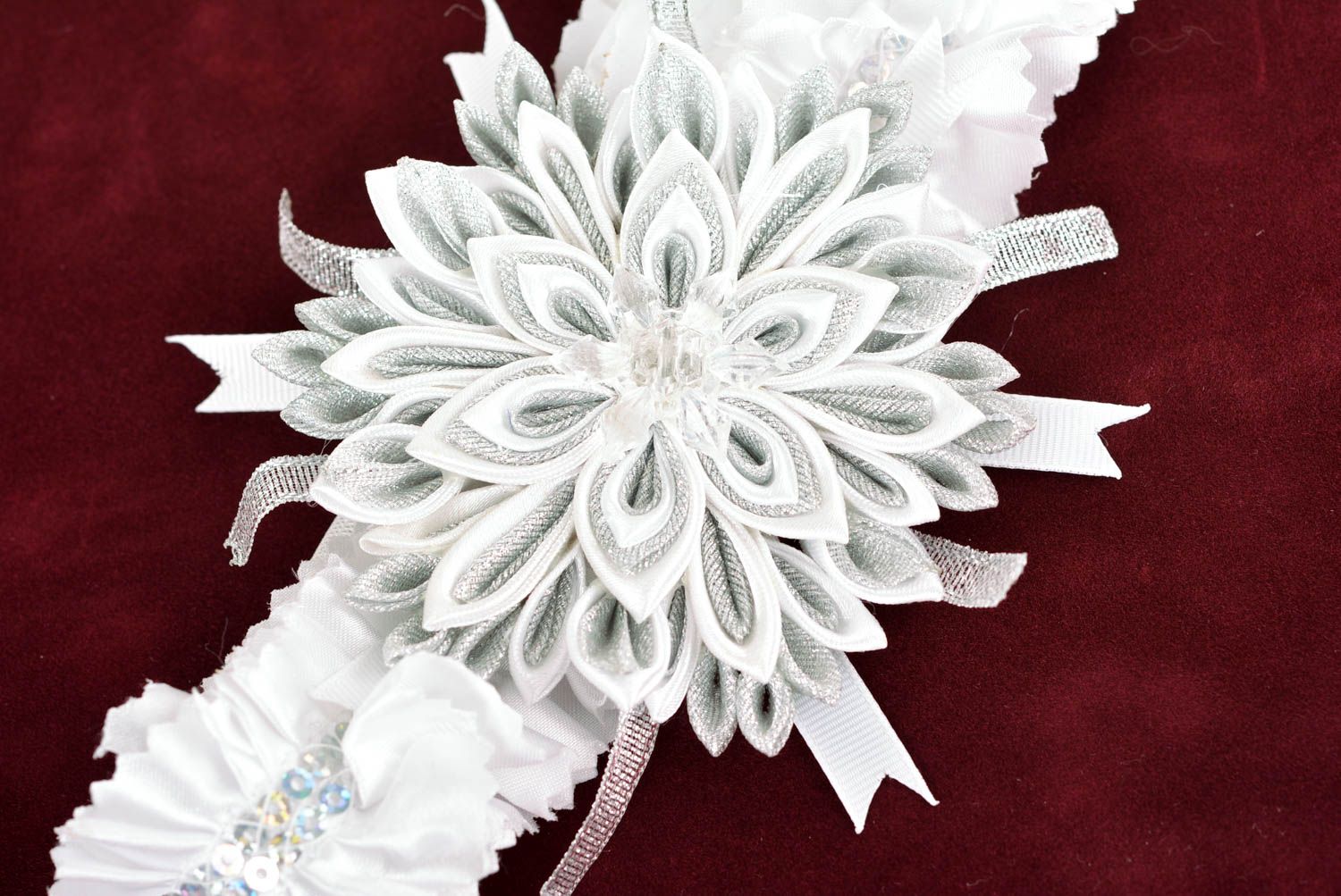 Haarband Blume handgefertigt Haarschmuck Blume Accessoire für Haare in Weiß foto 2