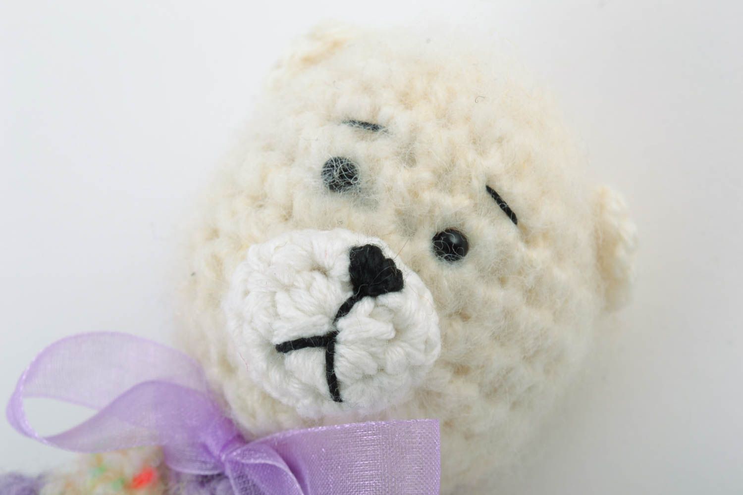 Peluche ourson avec nœud tricotée en fils de laine faite main cadeau enfant photo 3