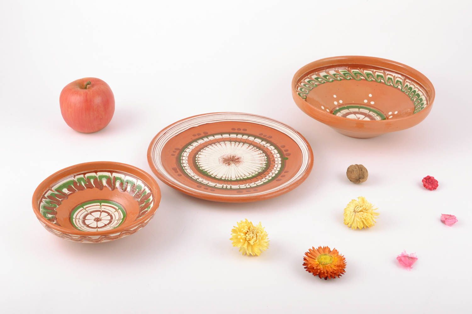 Глубокие и плоская керамические тарелки с ангобами фляндровка фото 1