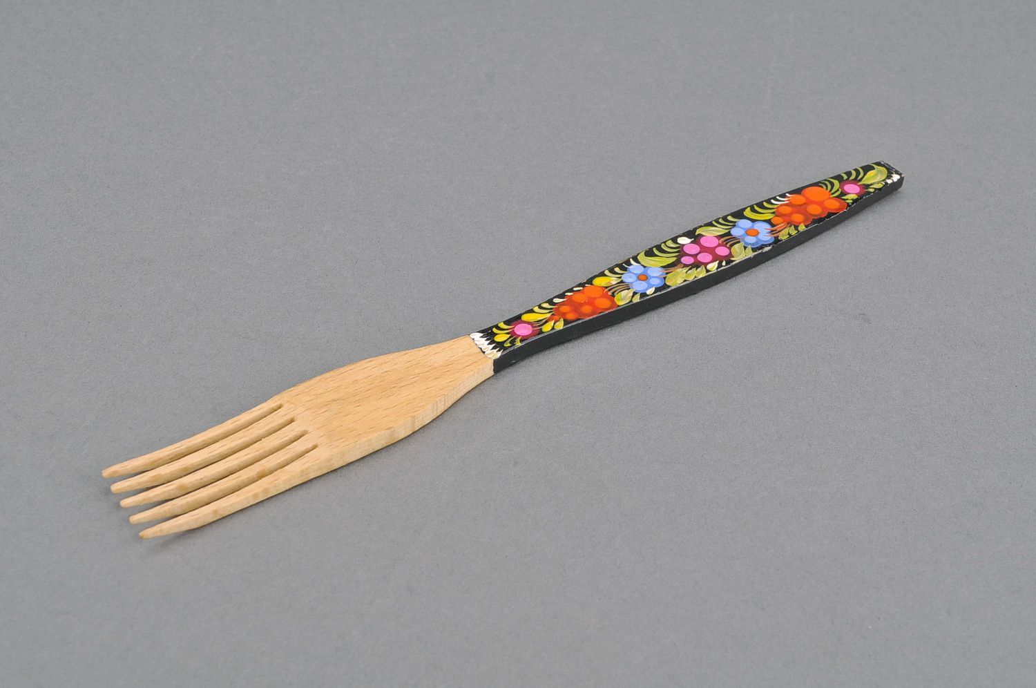 Wooden fork made of beech with painted handle photo 4