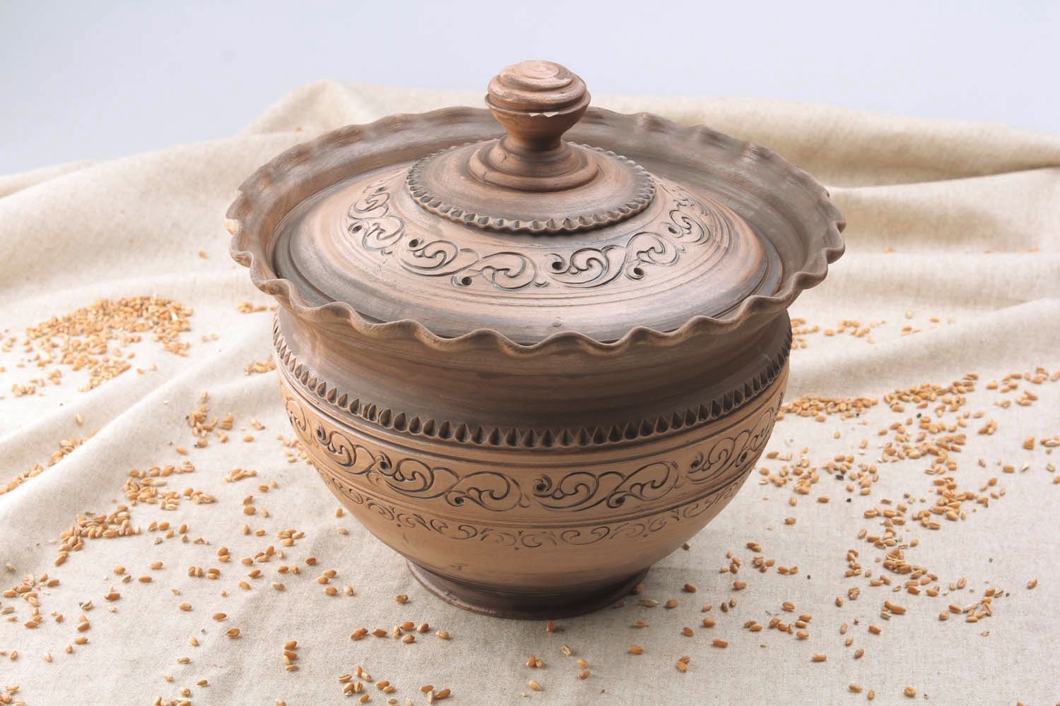 Handgemachter brauner Topf aus Keramik foto 1