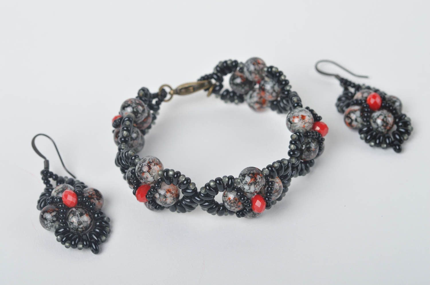 Beautiful handmade jewelry set beaded earrings beaded bracelet fashion trends photo 2