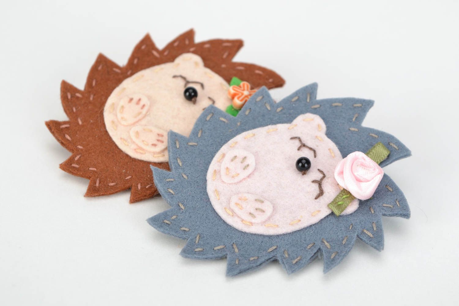 Set of handmade children's felt brooches in the shape of hedgehogs 2 pieces photo 4