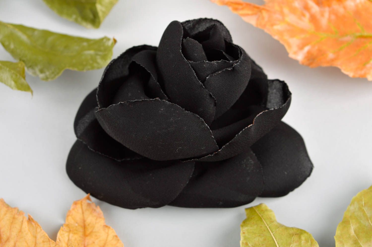 Broche fleur Bijou fait main Accessoire femme textile noire feutre design photo 1