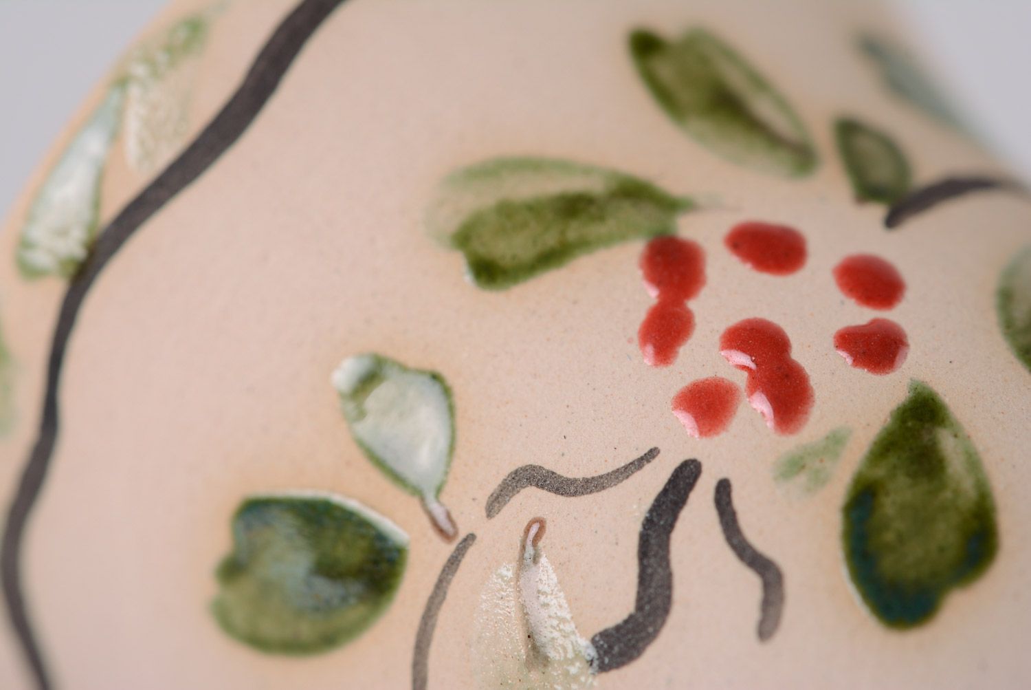 Campana de cerámica artesanal con pintura con ornamento vegetal mayolica foto 3