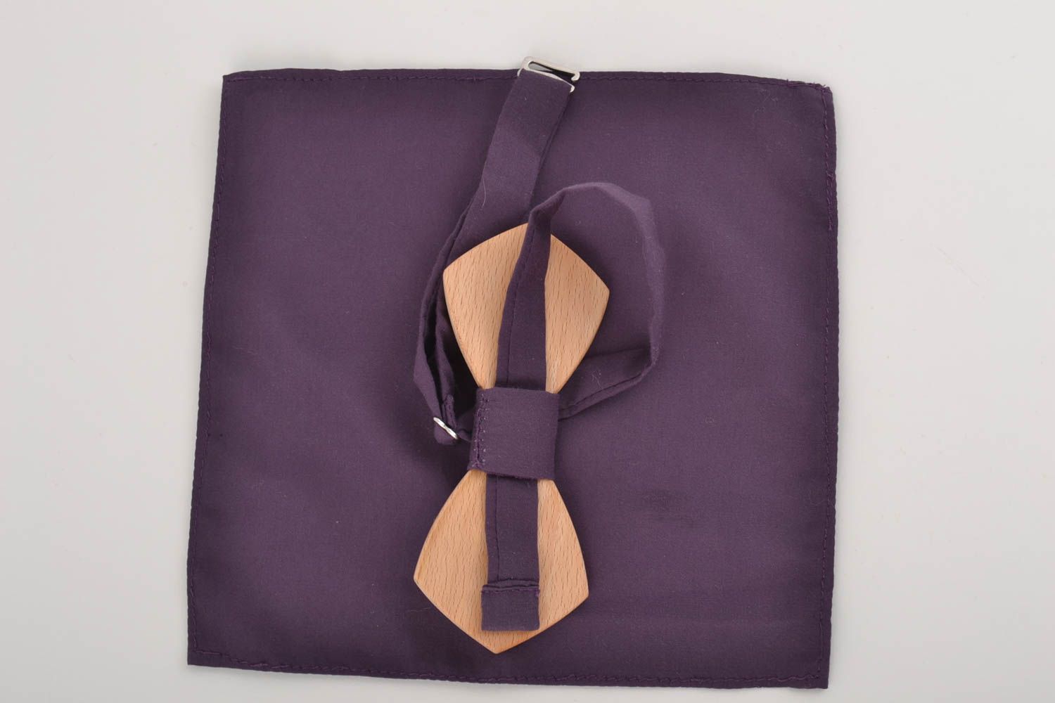Noeud papillon Mouchoir de poche fait main violets Vêtement stylé coton et bois photo 2