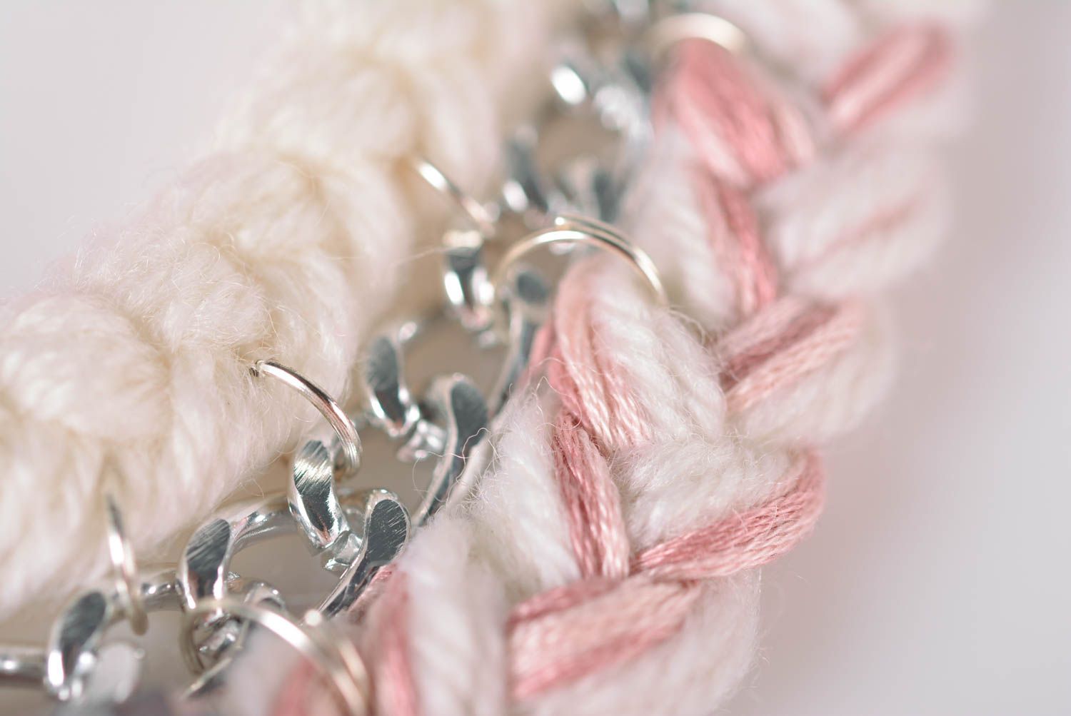 Collier textile fait main Bijou textile rose avec pierres Accessoire femme photo 5