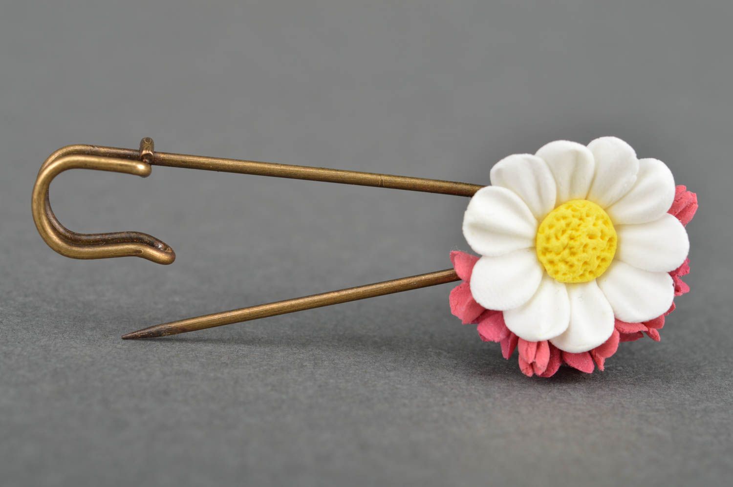 Beautiful elegant brooch pin with chamomile flowers handmade clay accessory photo 2