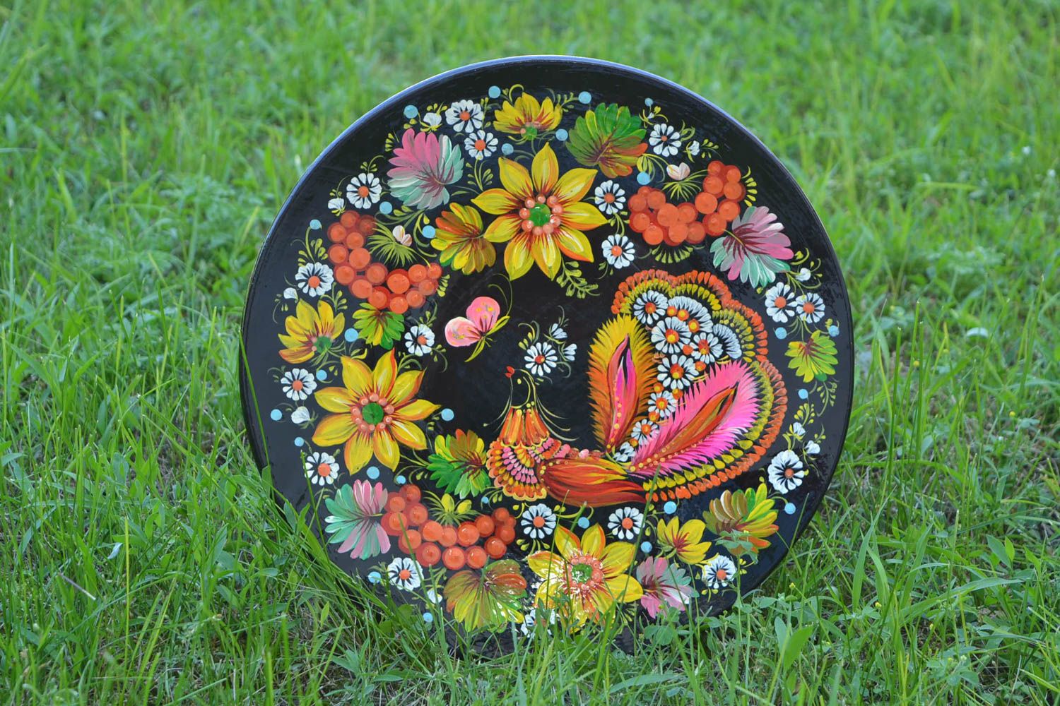 Деревянная тарелка с Петриковской росписью ручной работы для декора дома фото 1