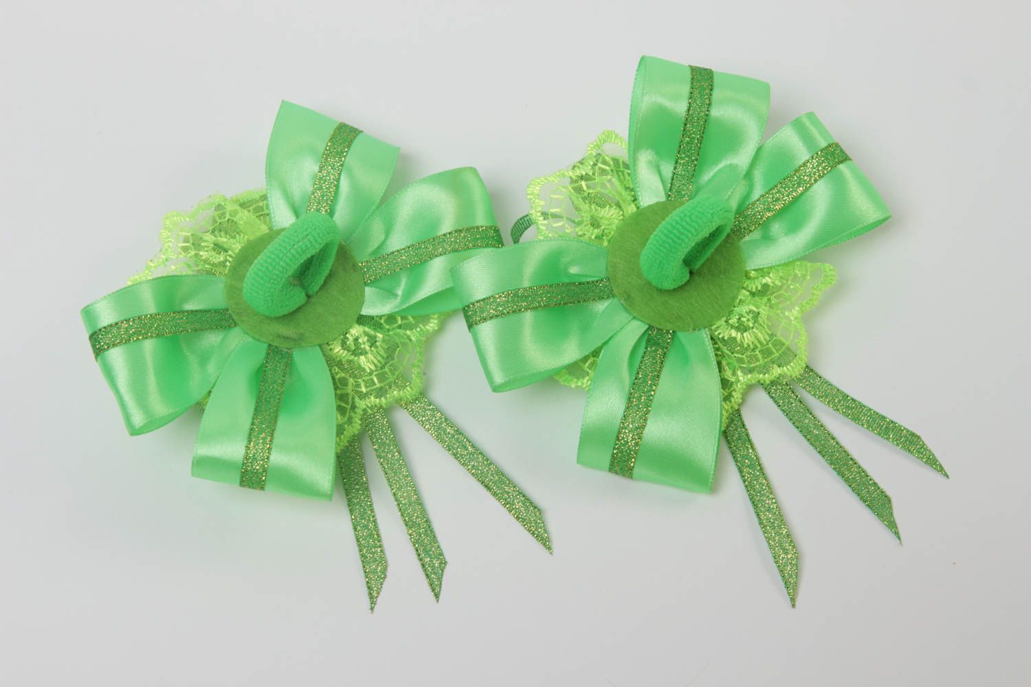 Детские резинки для волос 2 шт зеленые ручной работы из атласных лент и парчи фото 4