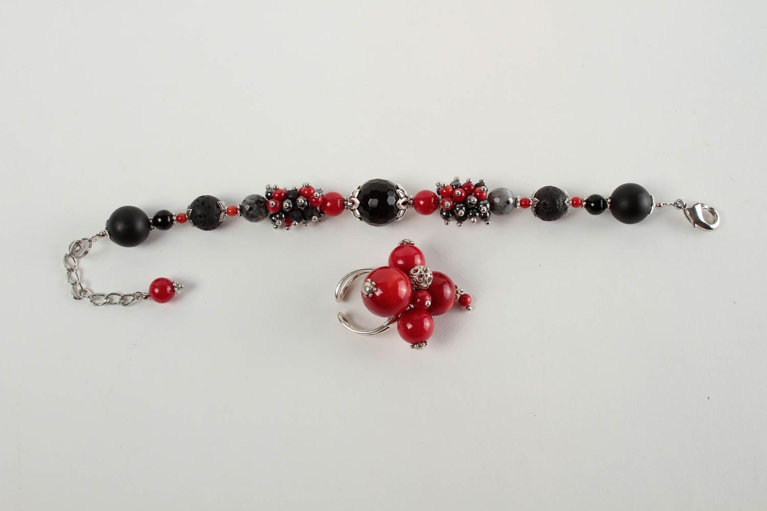 Bague corail Bracelet fait main Accessoires femme noir et rouge design photo 5