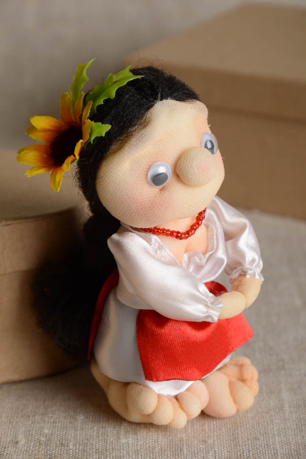 Игрушка ручной работы в виде куклы интерьерная игрушка мягкая декор для дома фото 1