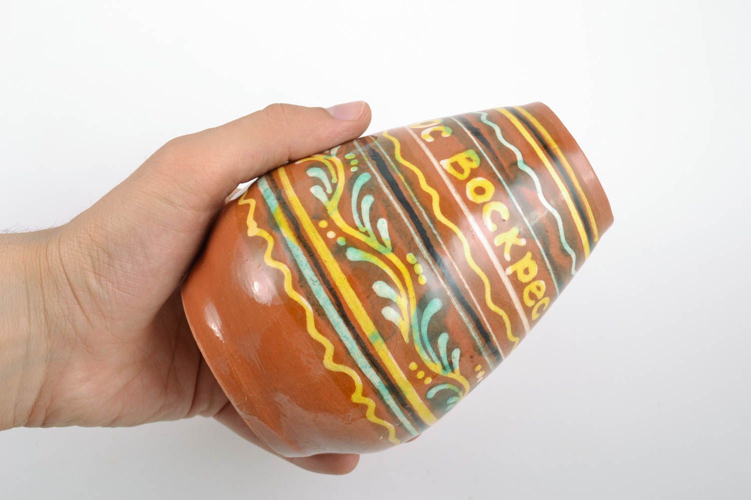 Handgemachte farbige bemalte Vase aus Ton mit Bemalung und Aufschrift zu Ostern foto 2