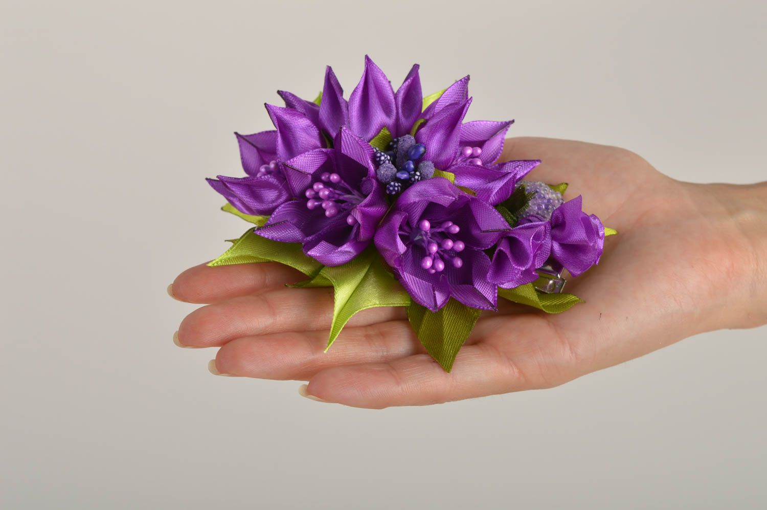 Заколка канзаши ручной работы детское украшение аксессуар для волос фиолетовый фото 2