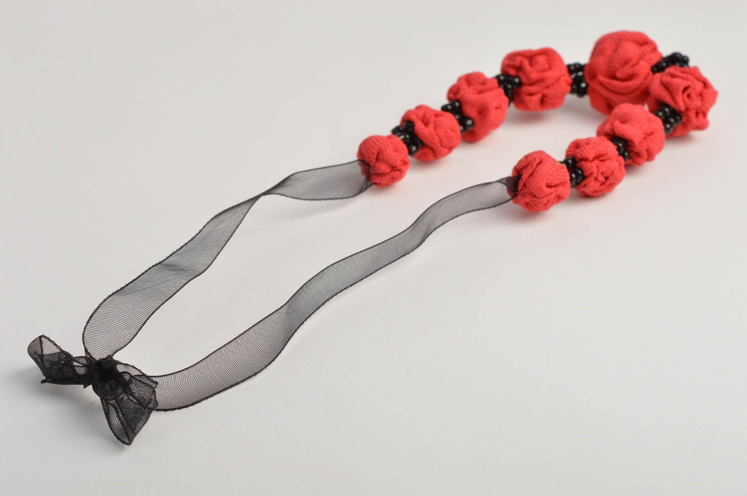 Collier textile Bijou fait main rouge Accessoire femme perles de rocaille photo 4