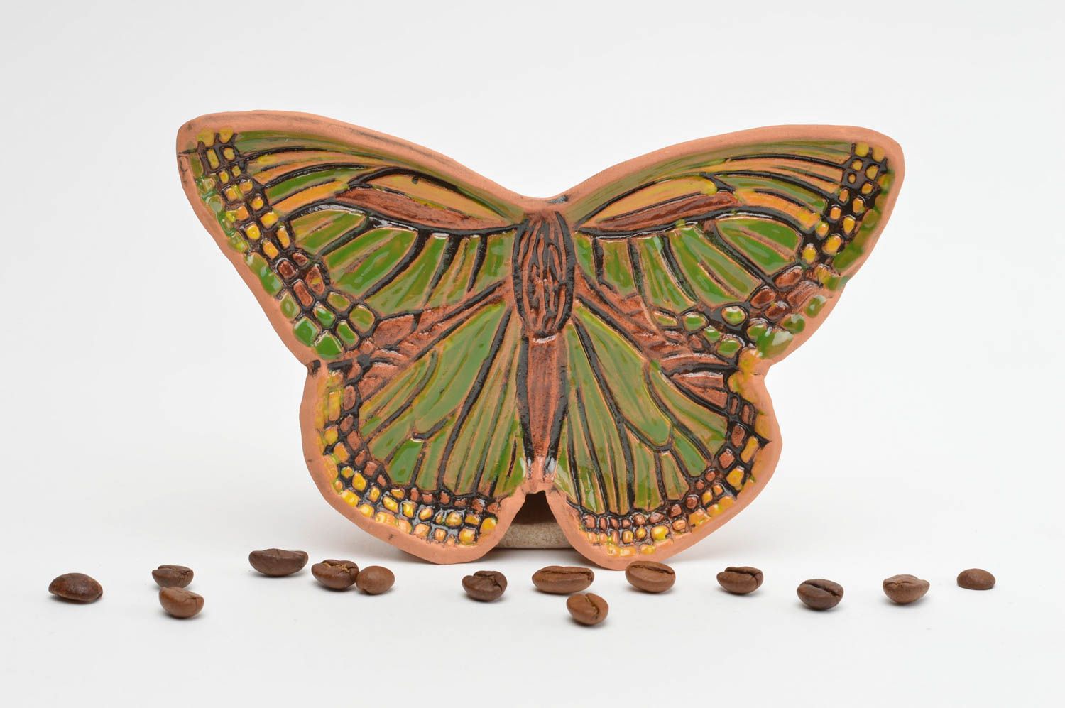 Керамическая тарелка бабочка ручной работы с росписью красками и глазурью фото 1