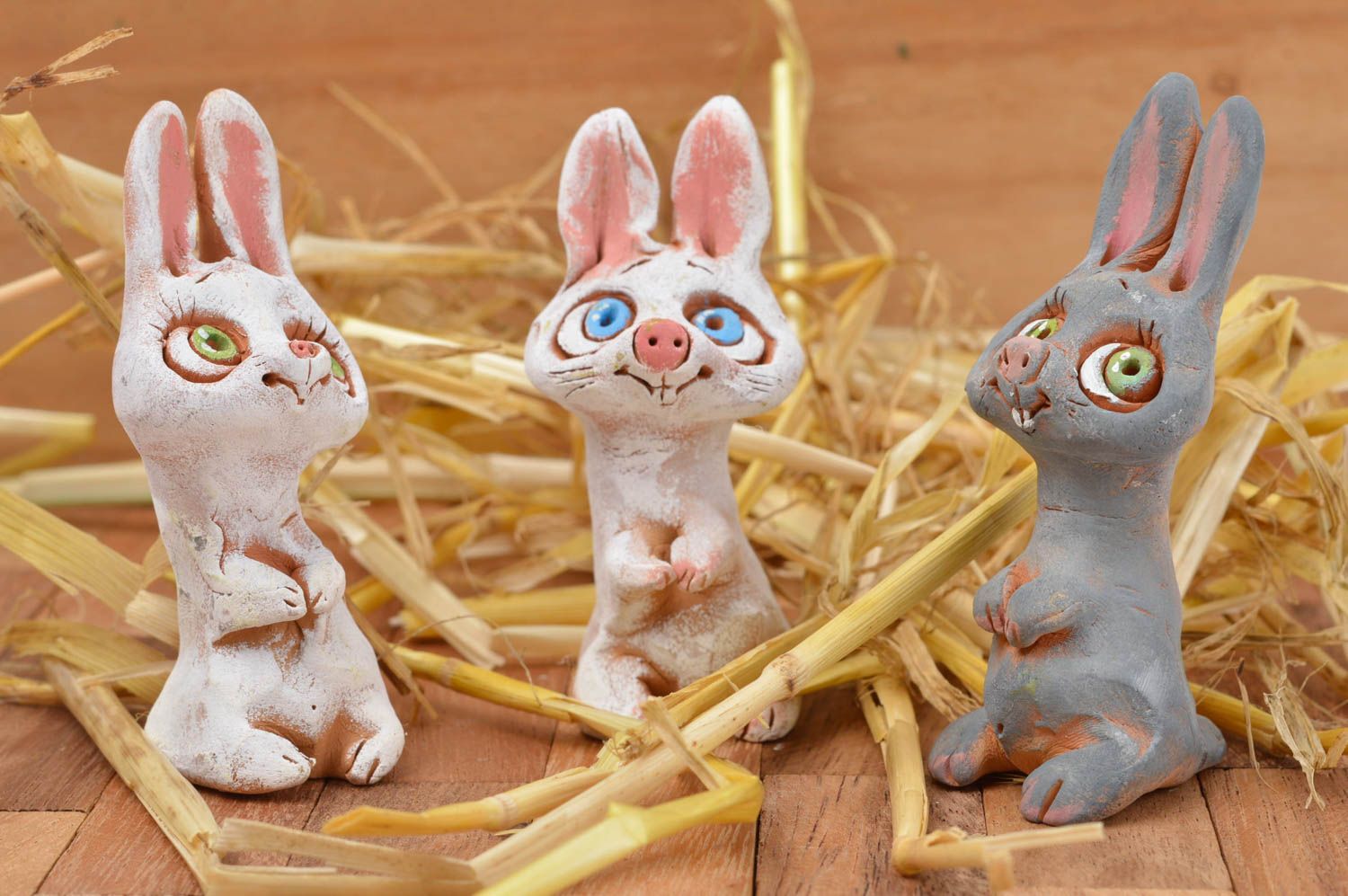 Figurines animaux faites main Statuettes design argile Déco maison Trois lapins photo 1