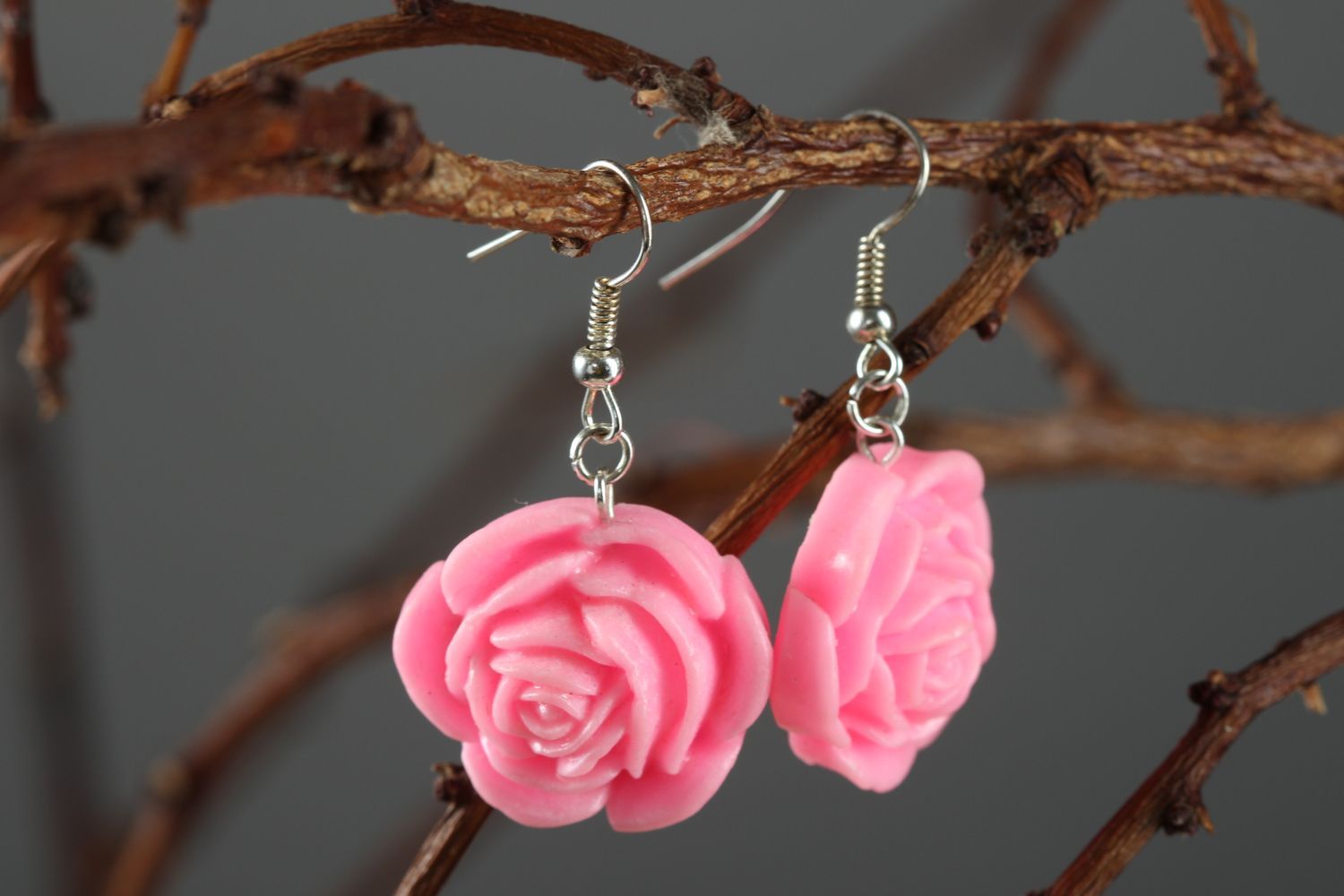 Boucles d'oreilles pendantes Bijou fait main fleurs roses tendres Cadeau femme photo 1
