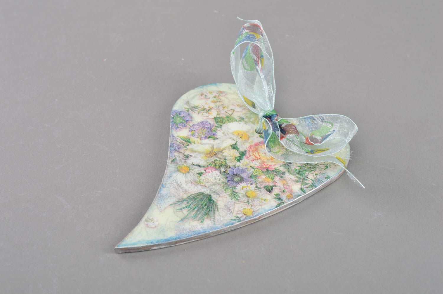 Suspension décorative coeur en contreplaqué motif floral serviettage faite main photo 2