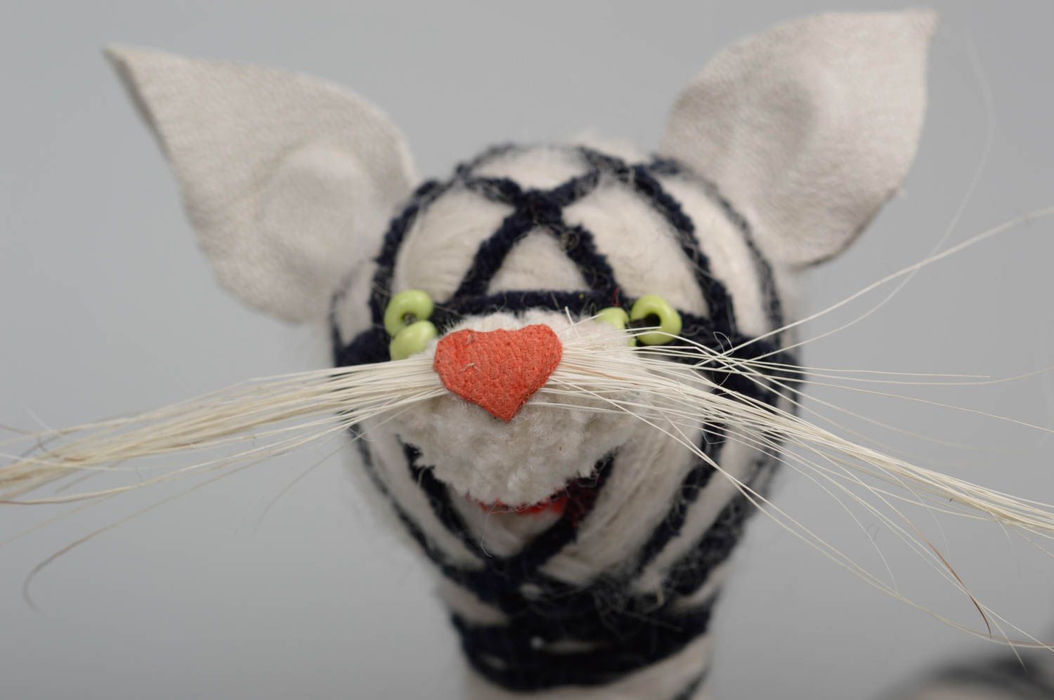 Игрушка котик ручной работы игрушка животное авторская игрушка из ниток фото 3