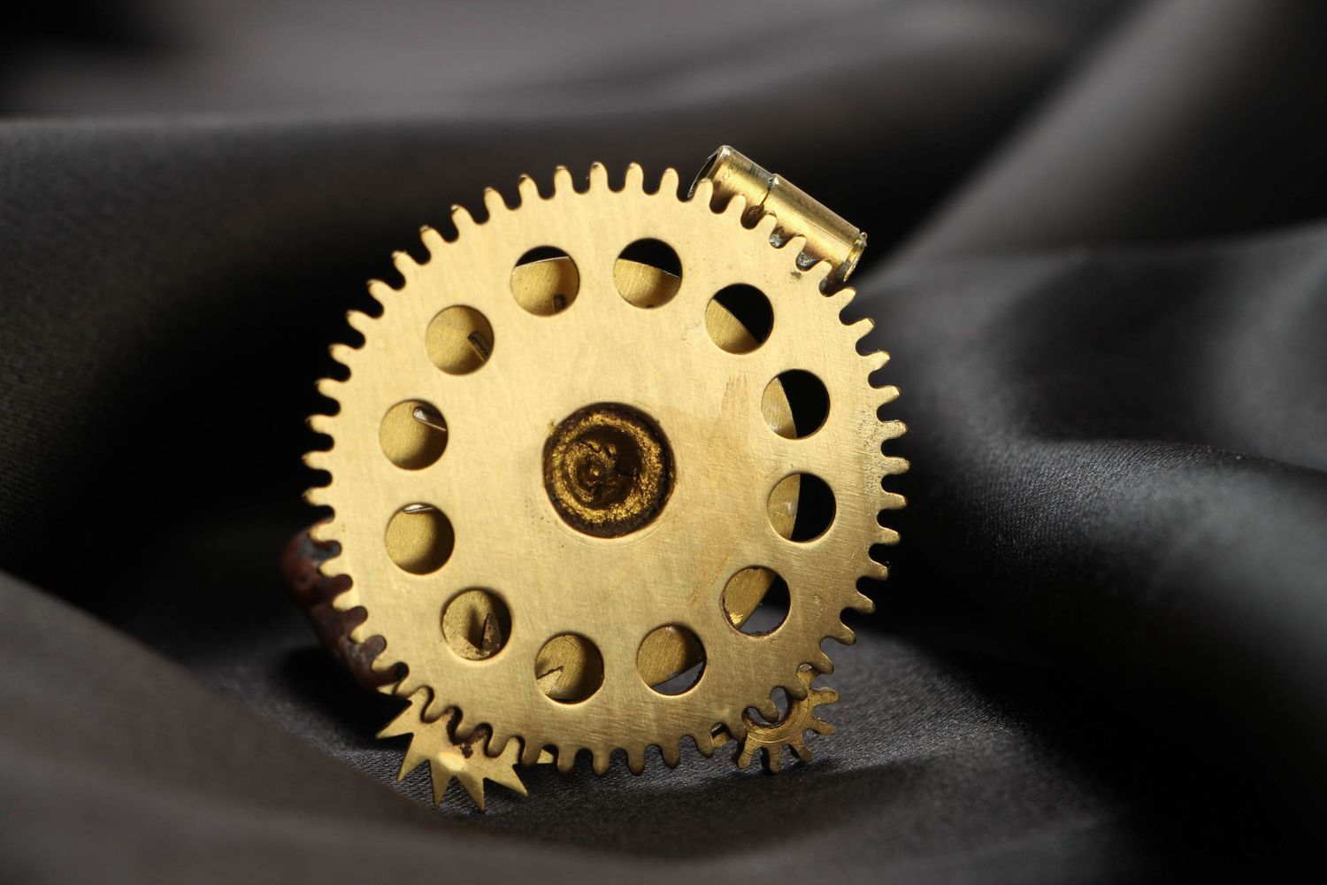 Steampunk pendant with clock mechanism photo 3