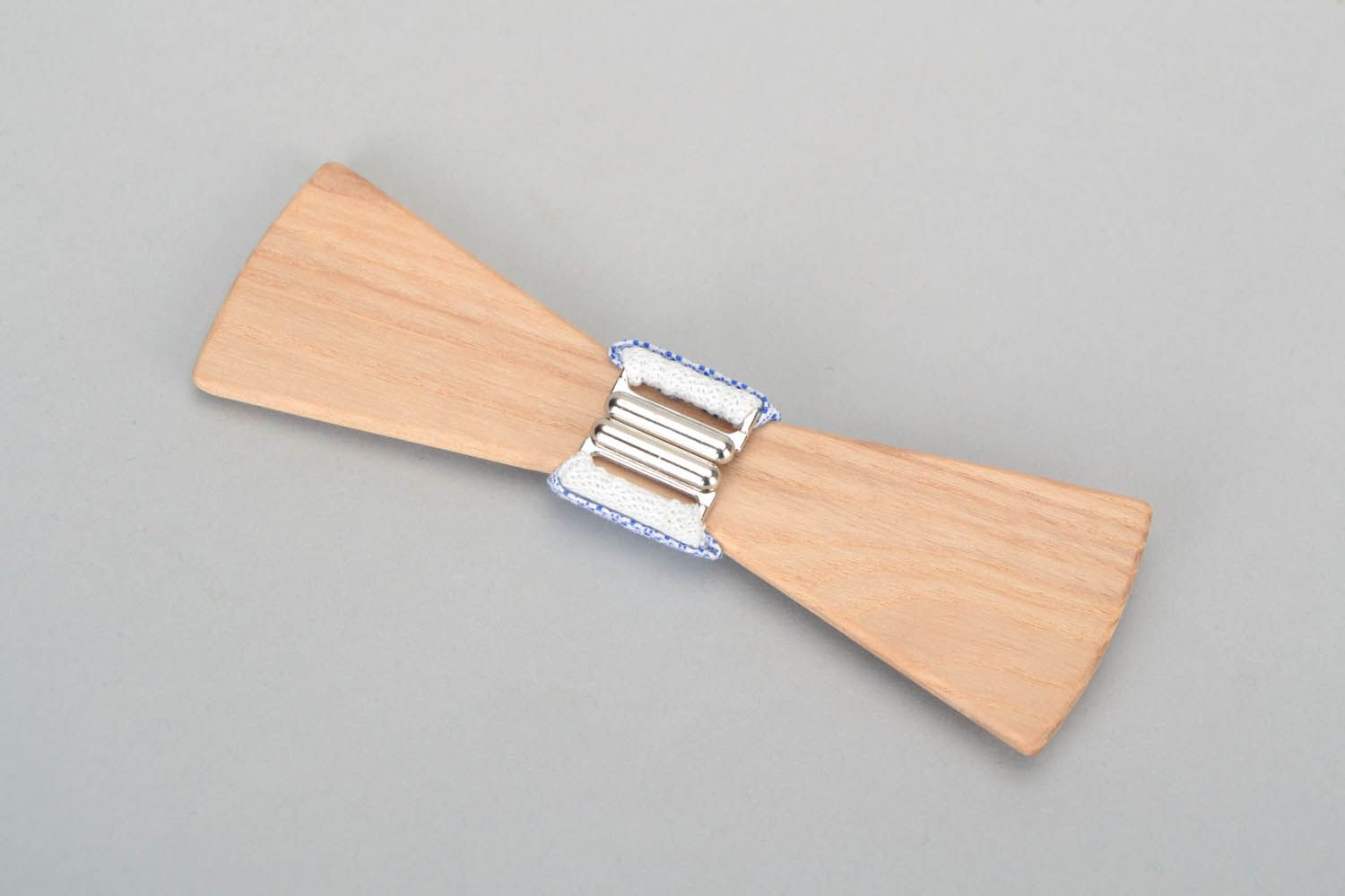 handmade wooden bow tie photo 3