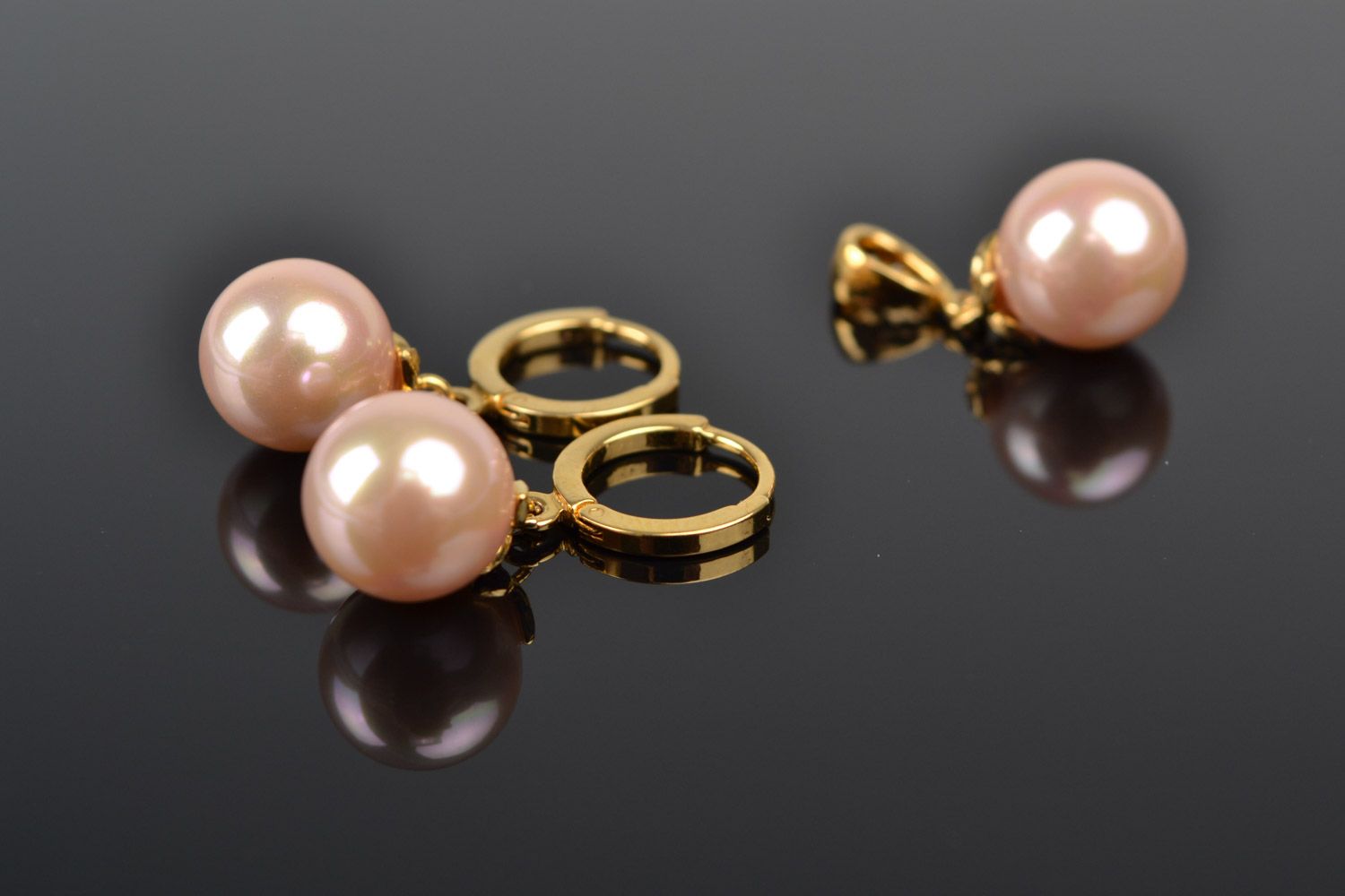 Handmade artificial pearl jewelry set 2 items earrings and pendant with gold like fittings photo 2