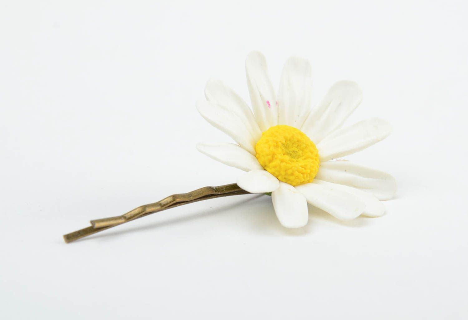 Handmade decorative metal hair pin with tender cold porcelain chamomile flower photo 4