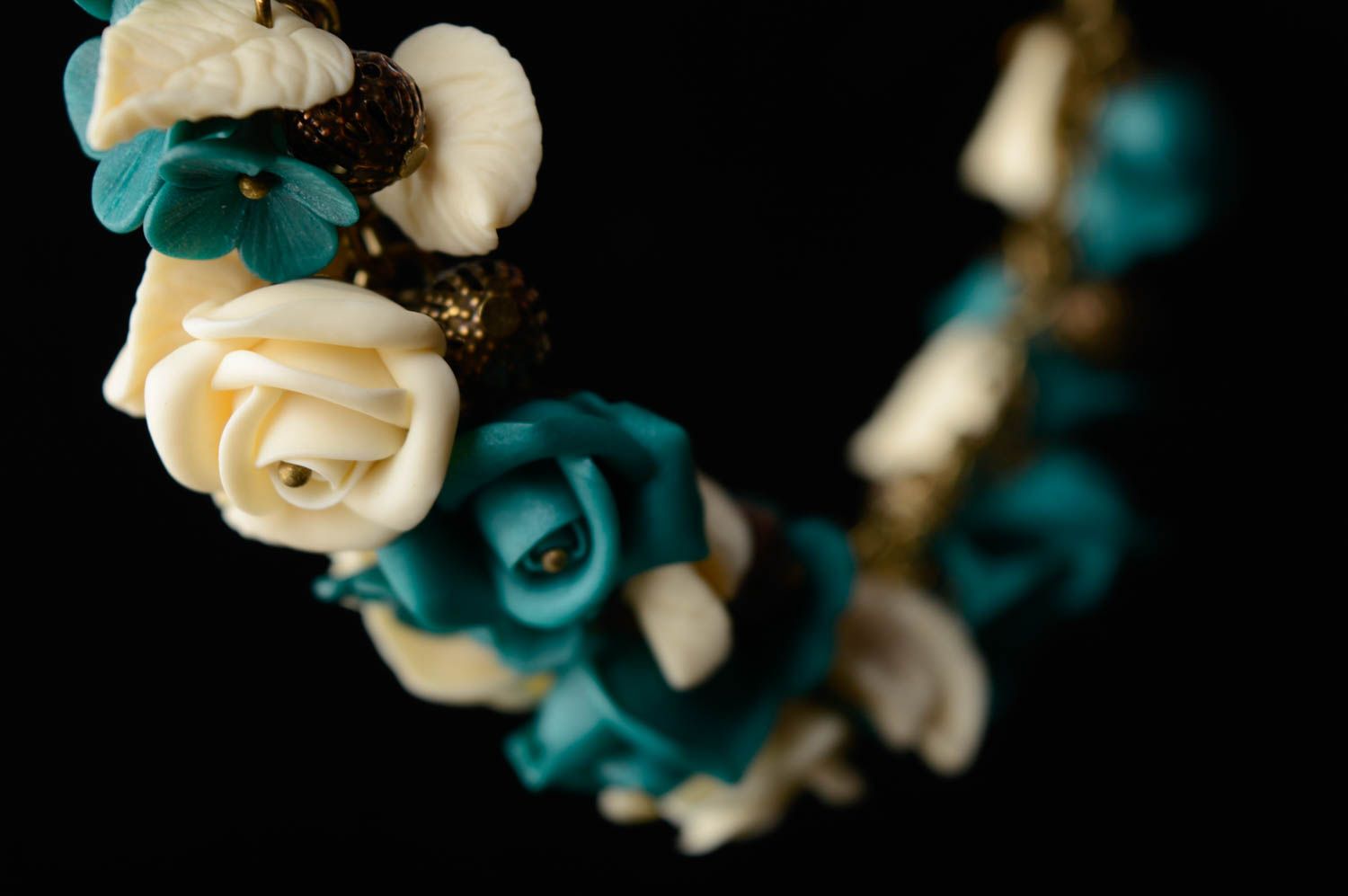 Collier en argile polymère Roses originales fait main pratique bijou pour femme photo 4