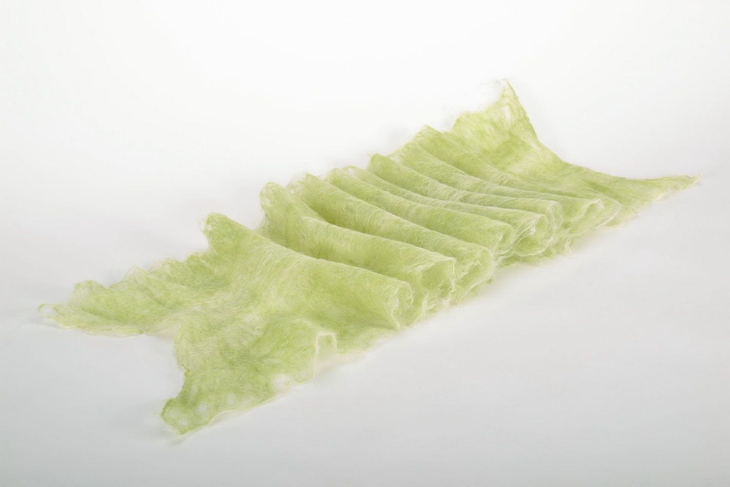 Cachecol de lã em técnica de feltragem de lã molhada  foto 1