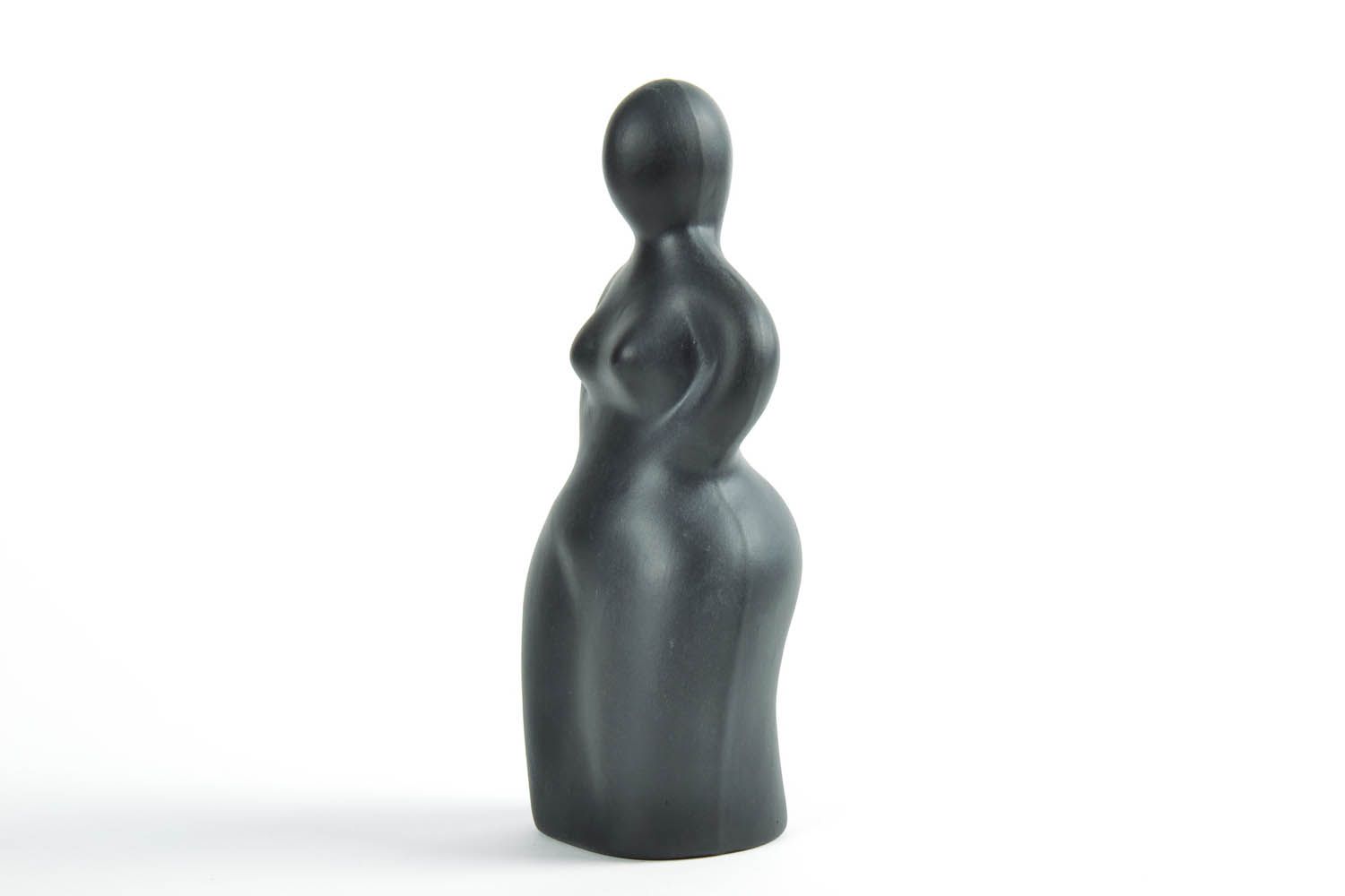 Figurine of a woman photo 2