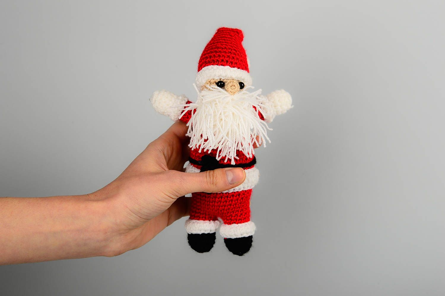 Мягкая игрушка ручной работы детская игрушка крючком красивая игрушка Дед Мороз фото 2