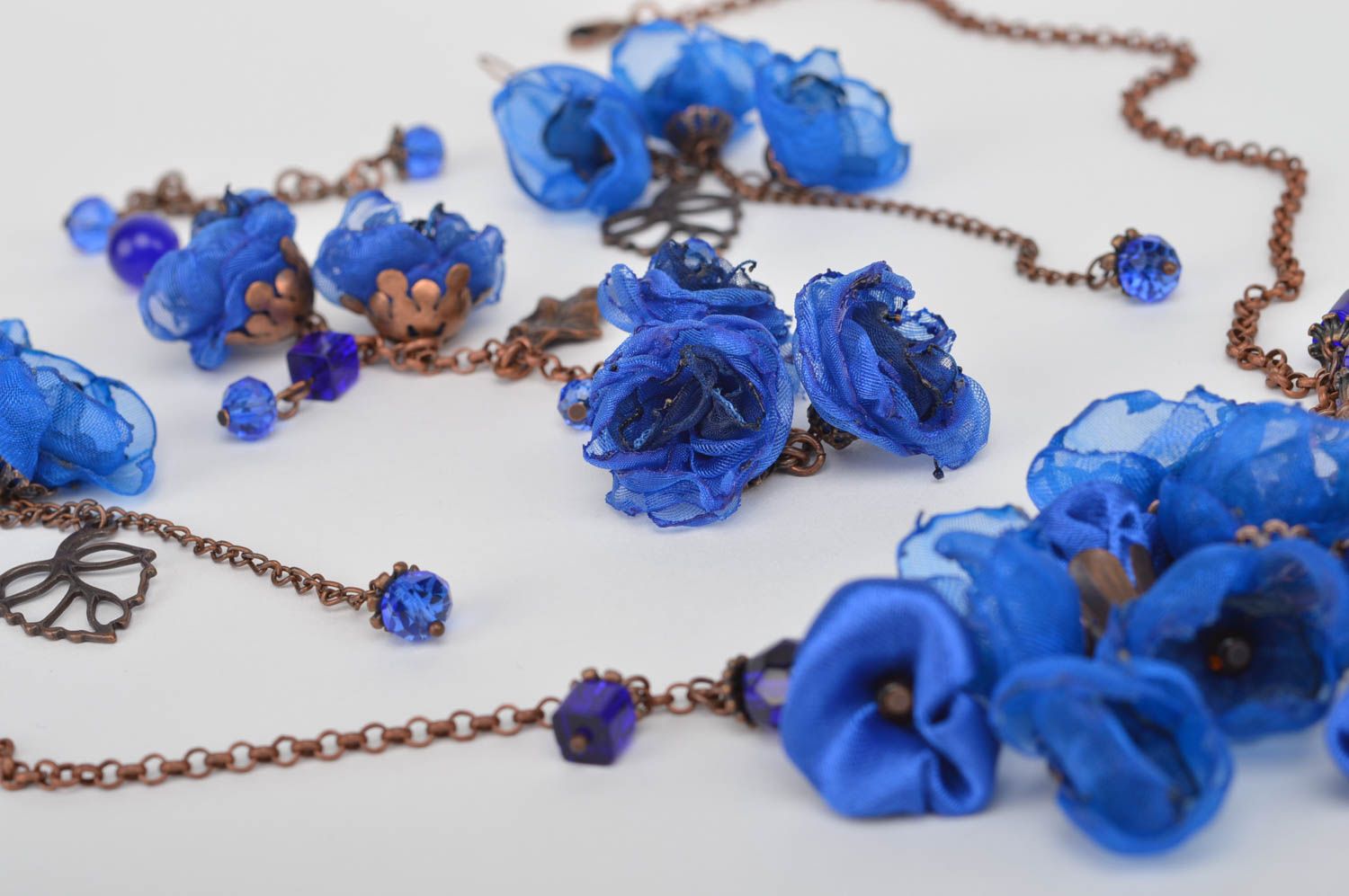 Collier fait main Boucles d'oreilles pendantes Bracelet femme fleurs bleues photo 3