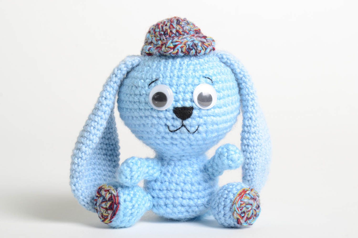 Jouet au crochet original Peluche faite main lapin bleu clair Cadeau pour enfant photo 2