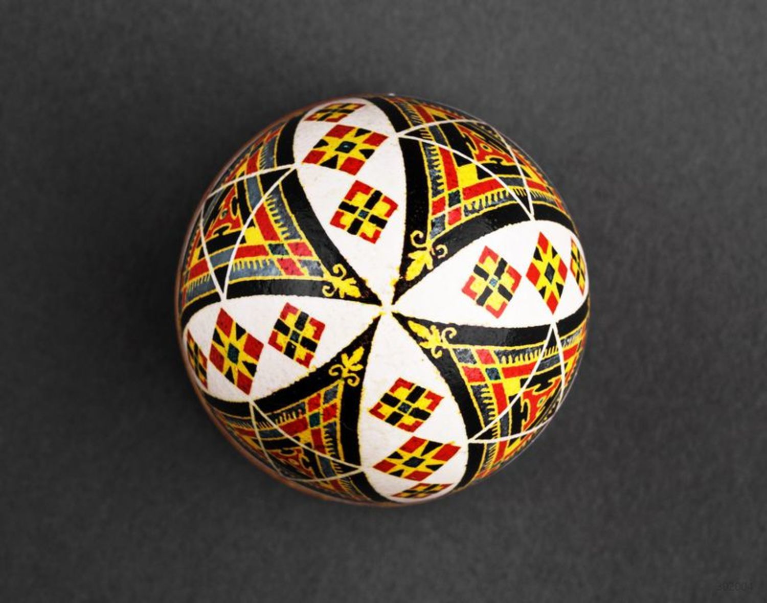 Pysanka painted with aniline paints  photo 3