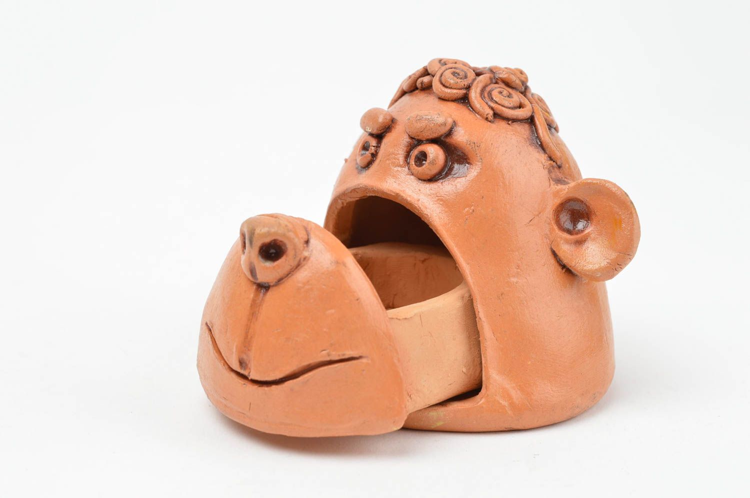 Авторская керамическая шкатулка ручной работы в форме обезьяны из красной глины фото 4
