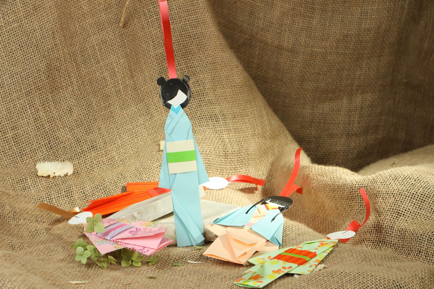 Закладка из бумаги в виде японской куклы Чиогами нинге фото 5