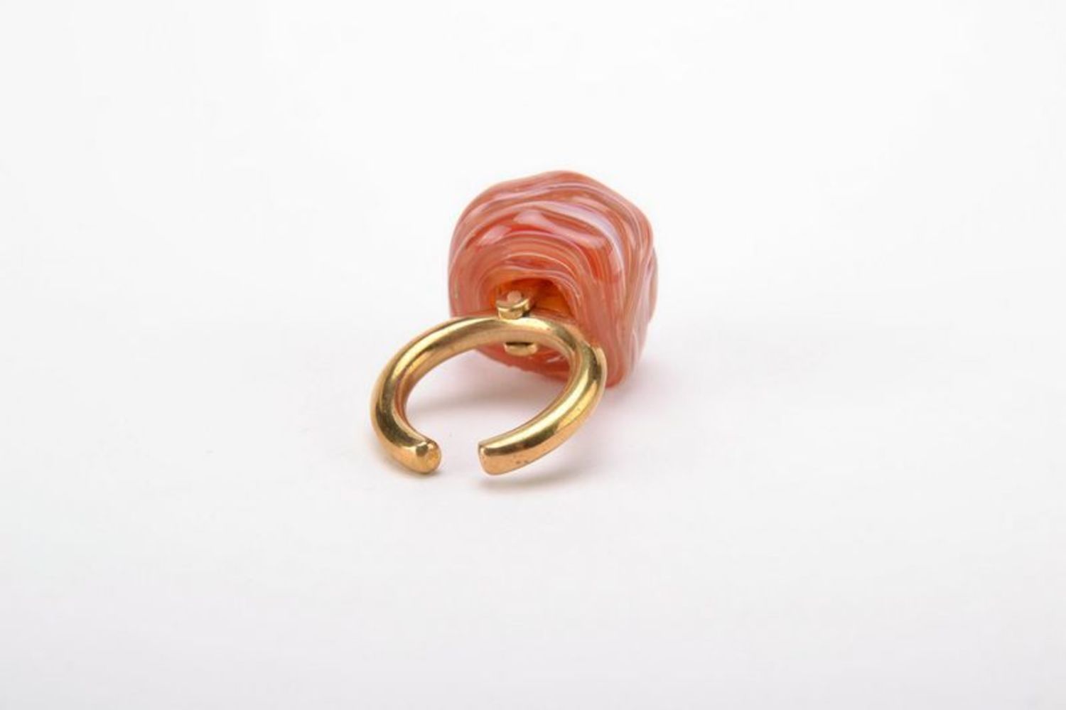 Перстень оранжевый из стекла и металла фото 3